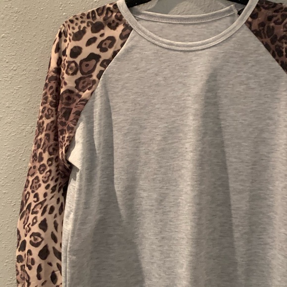 Leopard Raglan NWOT - Picture 4 of 5